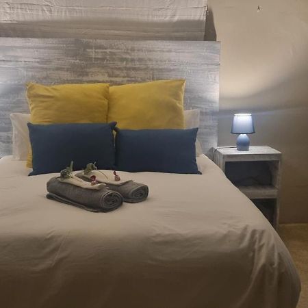 Large 1 Bedroom Cottage, 15 Min From Or Tambo Airport, With Backup Power And Water Germiston Eksteriør billede
