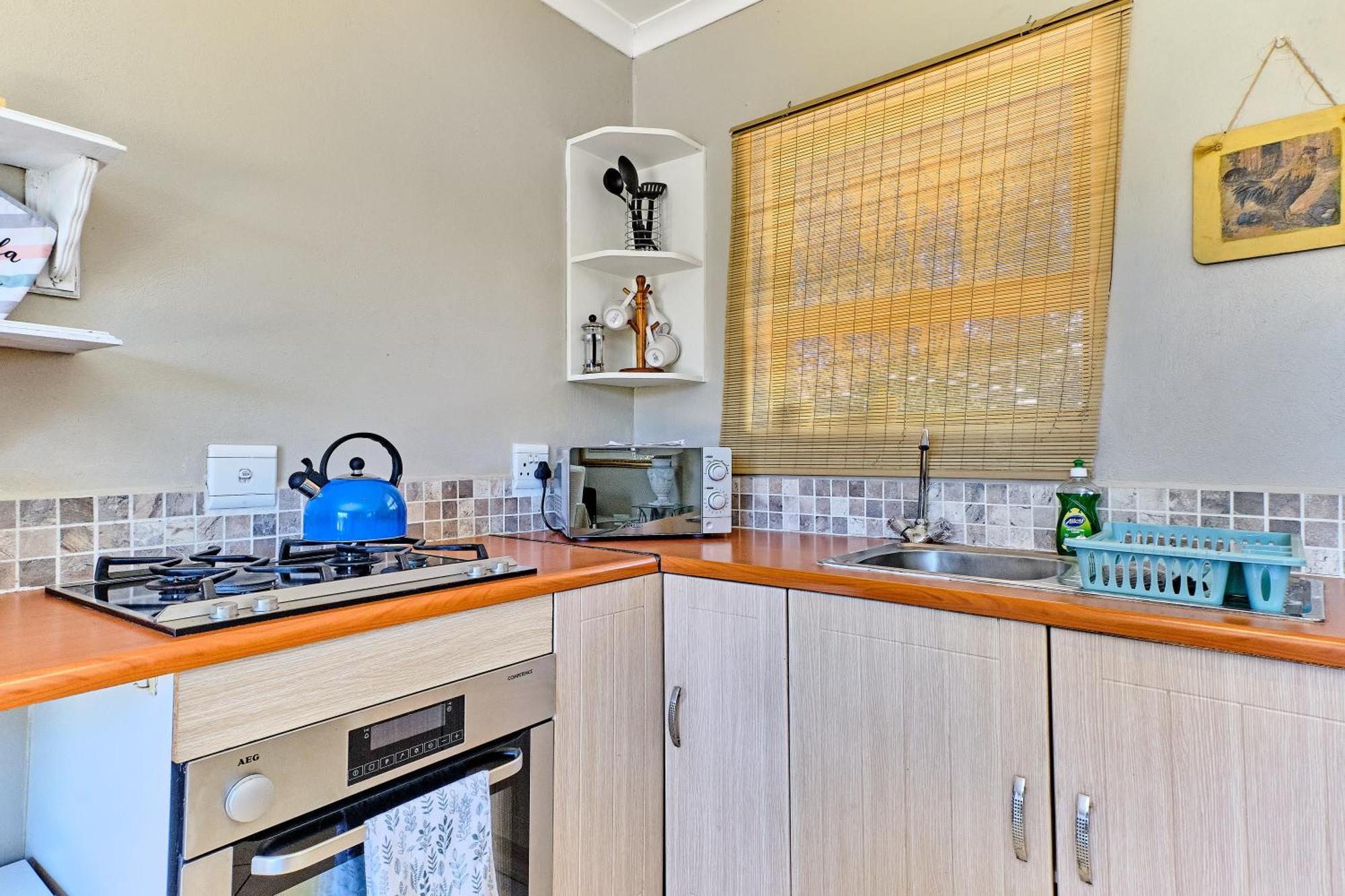 Large 1 Bedroom Cottage, 15 Min From Or Tambo Airport, With Backup Power And Water Germiston Eksteriør billede