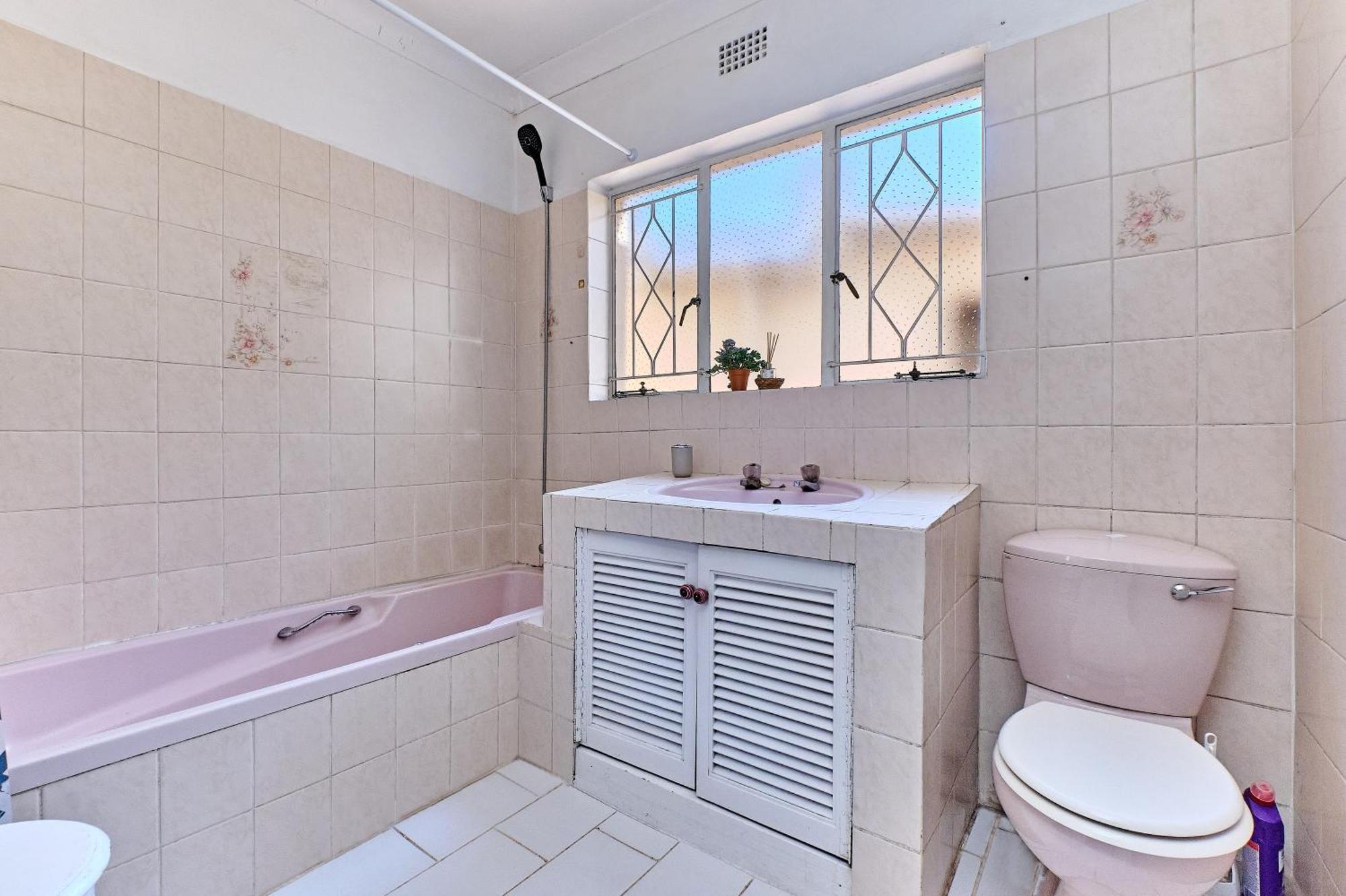 Large 1 Bedroom Cottage, 15 Min From Or Tambo Airport, With Backup Power And Water Germiston Eksteriør billede